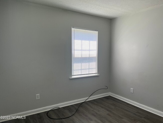 Building Photo - 203 Fifth Ave