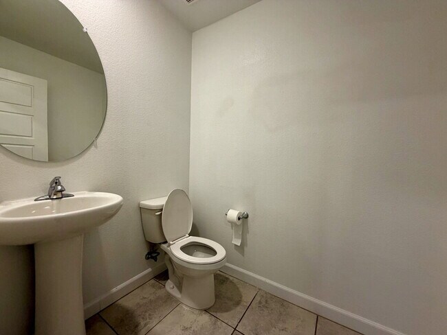 Building Photo - 3 BED 2.5 BATH 2 CAR GARAGE TOWNHOME IN HENDERSON CADENCE COMMUNITY FOR RENT!!