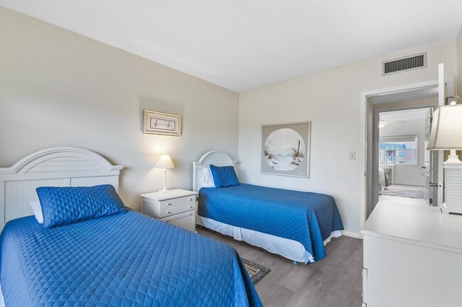 Building Photo - 5930-5A1a A1A S