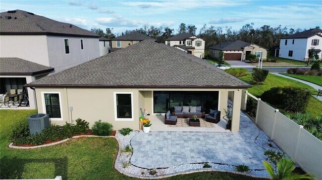 Building Photo - 12661 Oak Hill Way