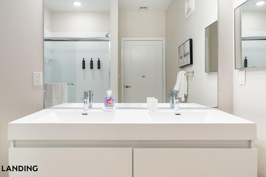 Building Photo - 100 Lexington St