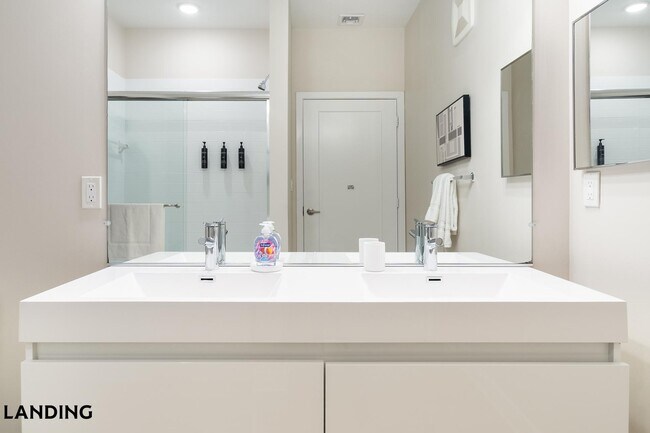 Building Photo - 100 Lexington St