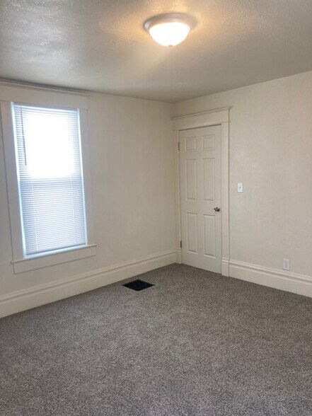 Building Photo - 2419 NE Madison Ave