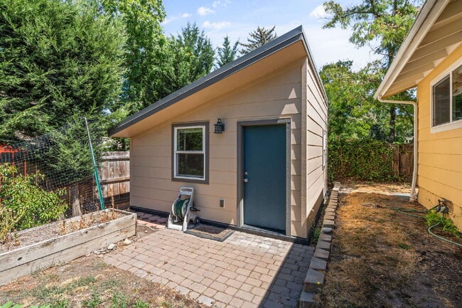 Building Photo - Charming 4-Bedroom Ashland Home with ADU, ...