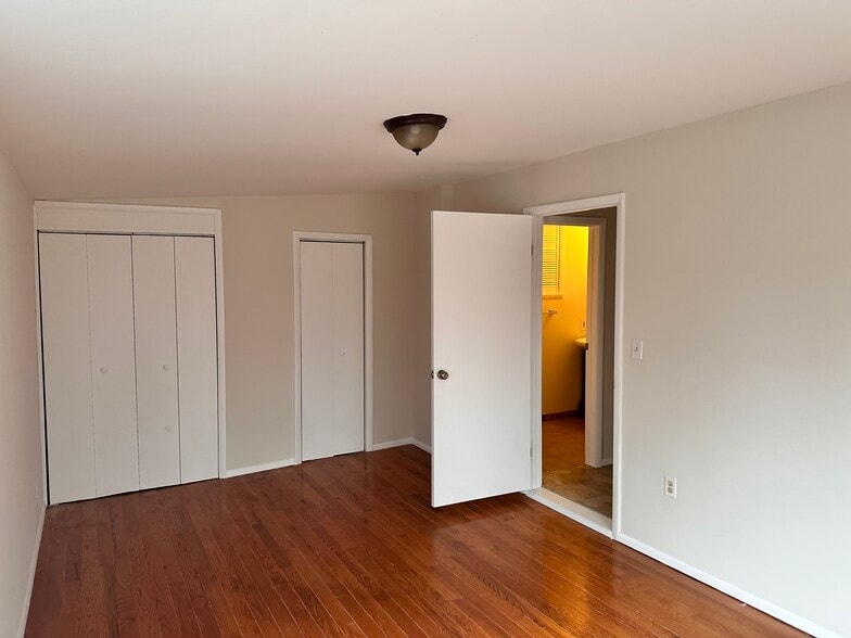 Building Photo - 15 Cottage Rd