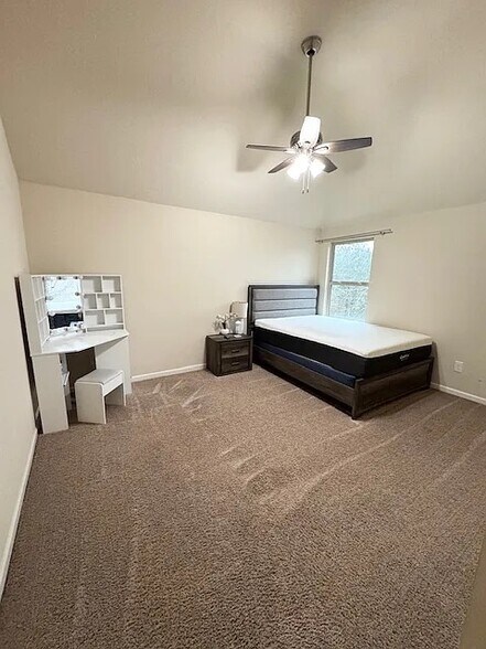 2nd Guest Bedroom(2nd Floor) - 206 Heights Ave