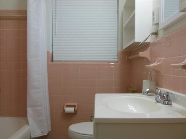 Building Photo - 2204 20th Ave W