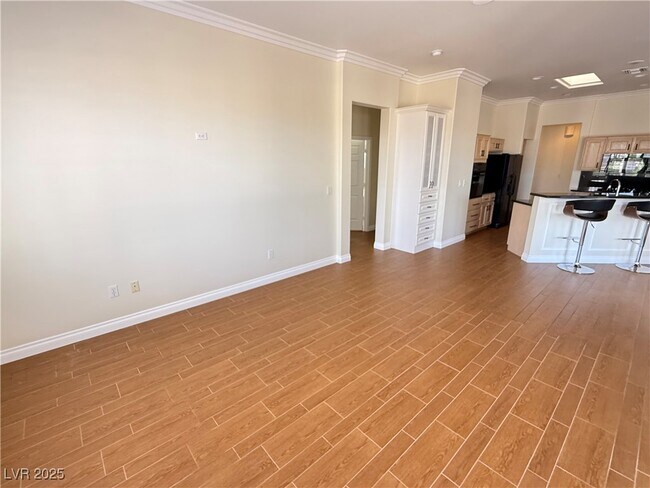 Building Photo - 10513 Longwood Dr