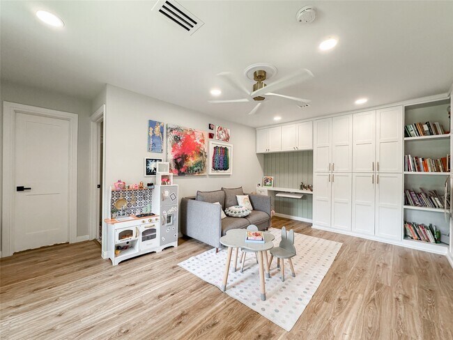 Building Photo - 3107 Broadmead Dr