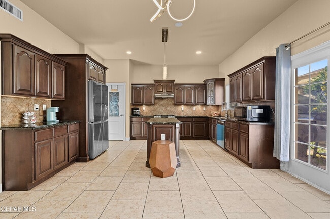 Building Photo - 11409 Pifas Nevarez Pl