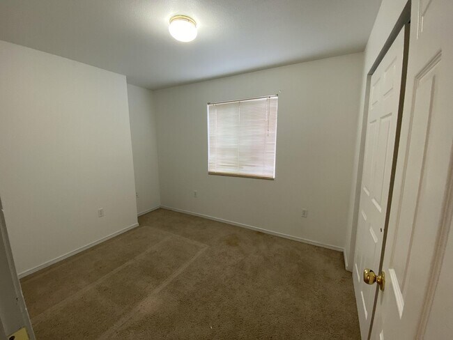 Building Photo - 857 N Garfield St