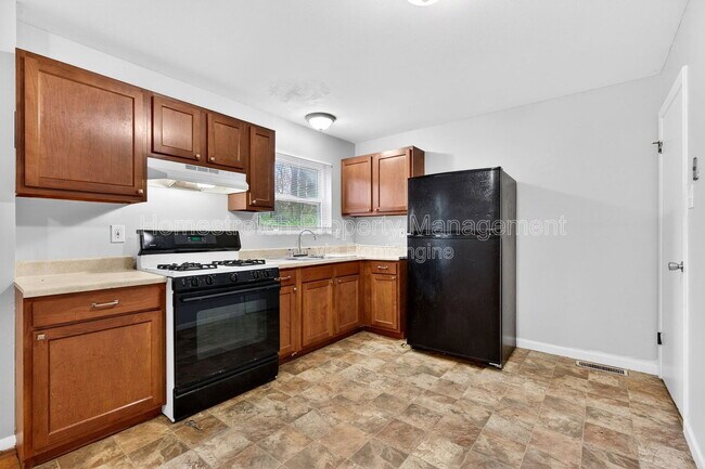 Building Photo - 10216 Royal Dr