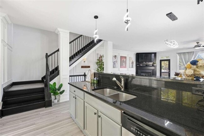 Building Photo - 9931 Mancunian Way