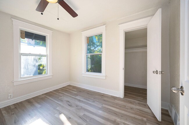 Building Photo - 5 Bedroom Home Near Central Park and Centr...