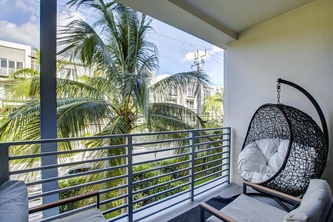 Building Photo - 1045 NE 18th Ave