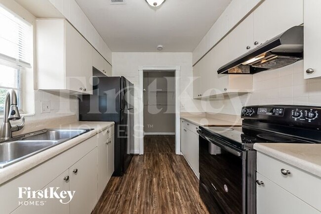 Building Photo - 5112 43rd Ave W