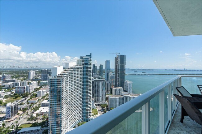 Building Photo - 1900 N Bayshore Dr