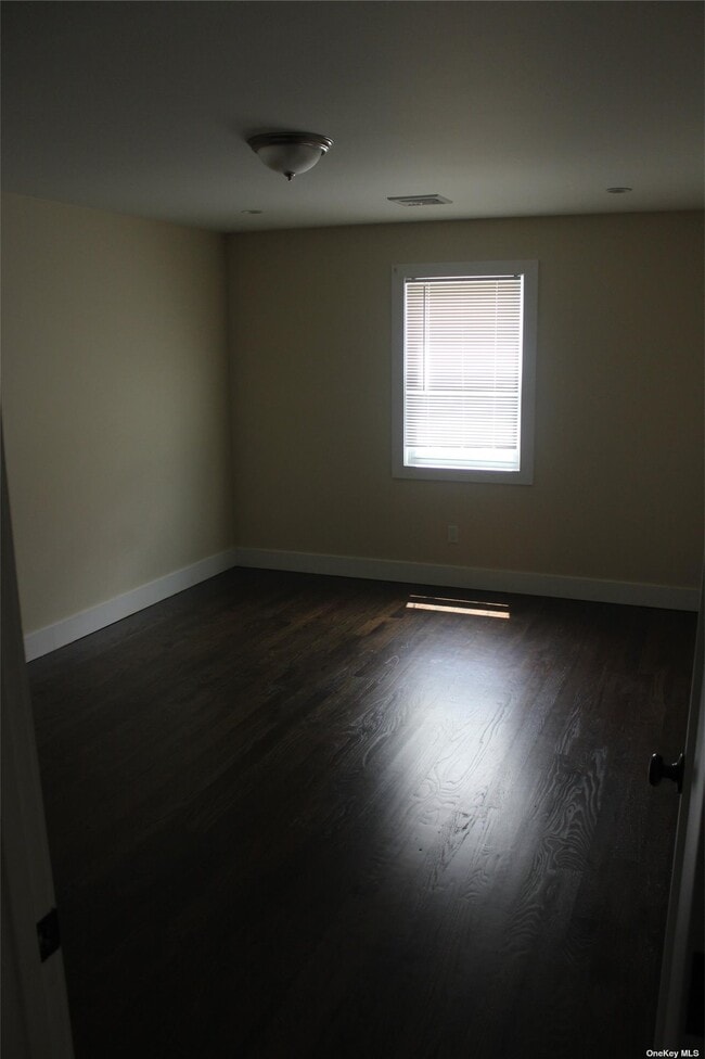 Building Photo - 9 Sinclair St