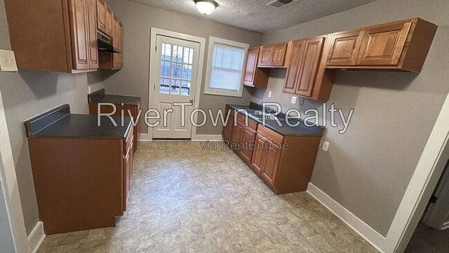 Building Photo - 3590 Bowen Ave