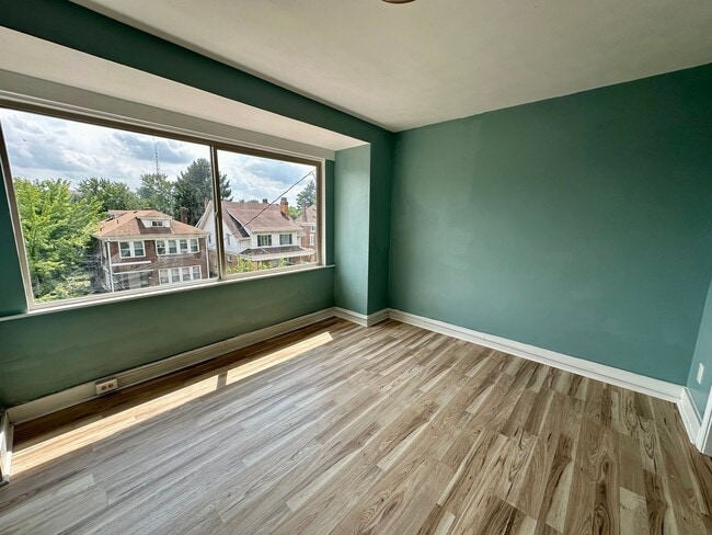 Building Photo - 929 Clarissa St