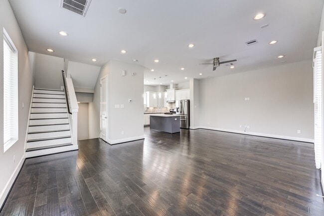 Building Photo - 2510 Tuam St