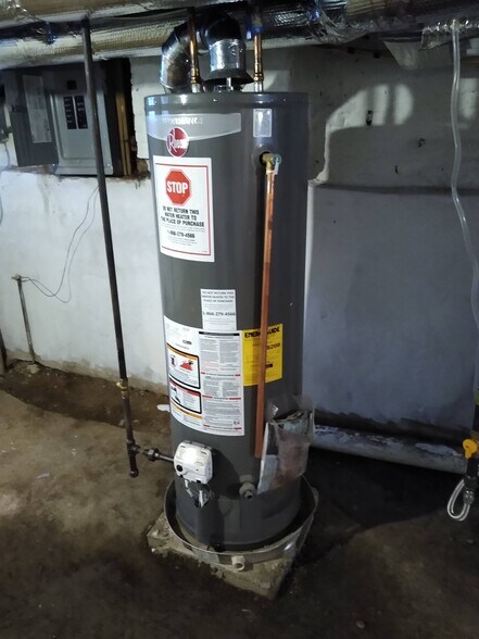 Building Photo - 2054 Ann St