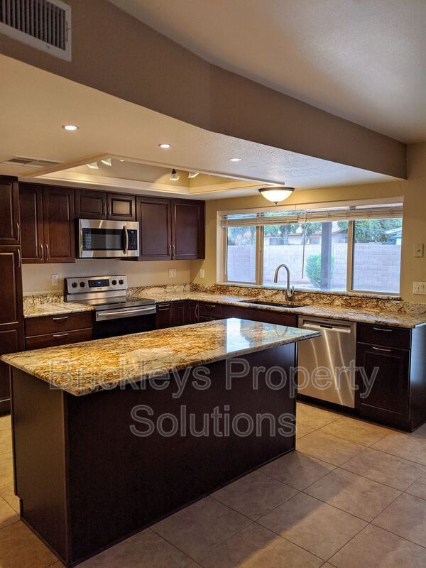 Building Photo - 2431 W Plata Ave