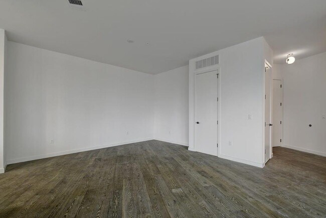 Building Photo - 800 Embassy Dr