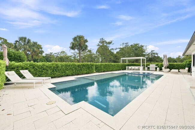 Building Photo - 14902 Paddock Dr