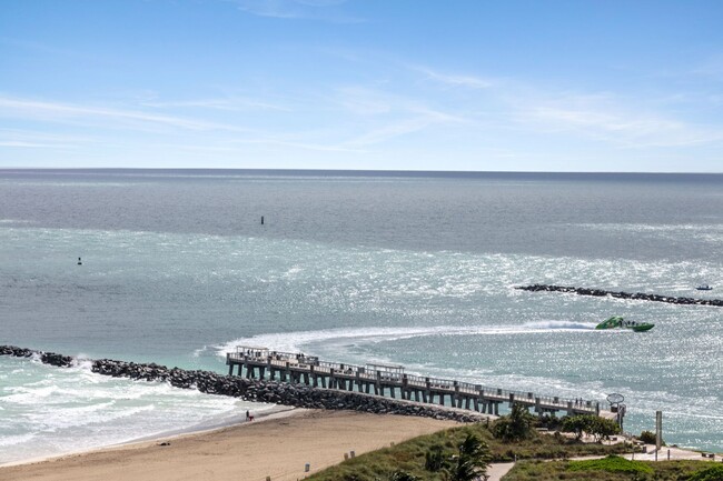 Building Photo - Continuum On South Beach North 1705