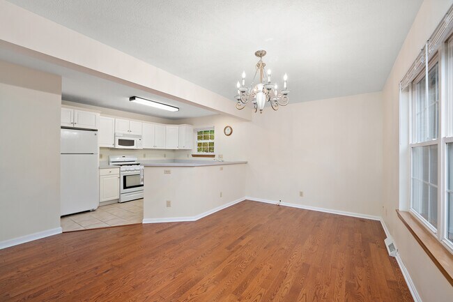 Dining Room - 1008 Middletown Rd