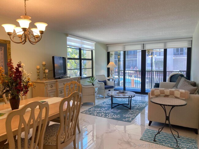 Building Photo - 2 Royal Palm Way