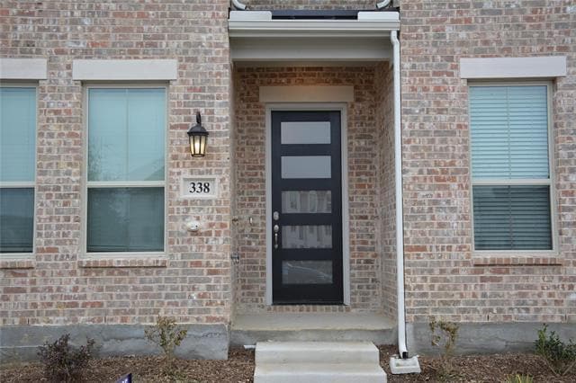 Building Photo - 338 Almanor St