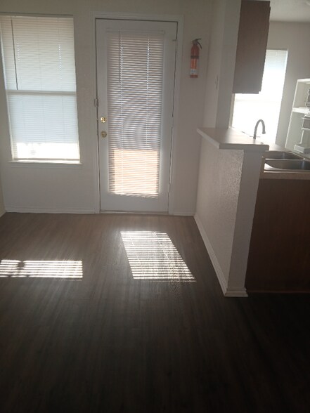 Building Photo - 1603 Duncan Ave