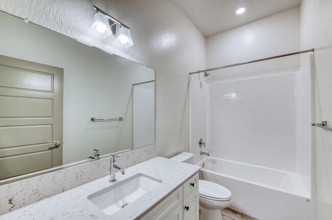 Building Photo - 860 Spg St W