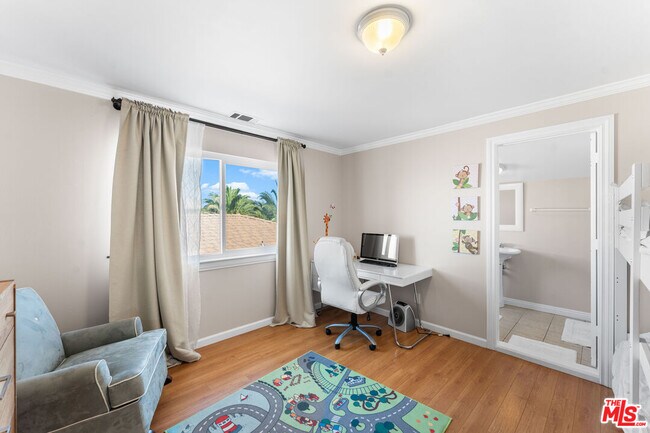 Building Photo - 18032 Mariner Dr