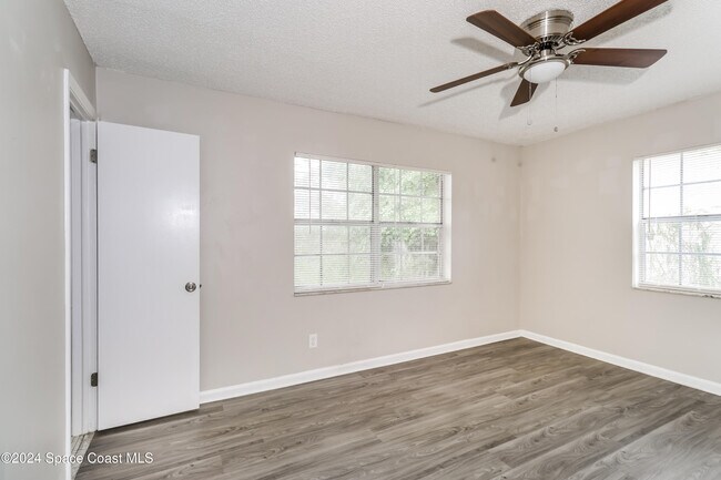 Building Photo - 822 Cody Ave