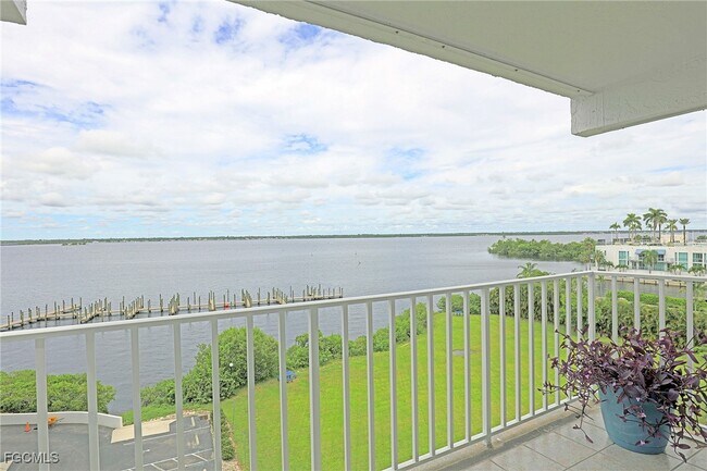 Building Photo - 2885 Palm Beach Blvd