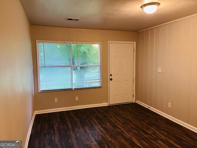 Building Photo - 6102 E Fayetteville Dr