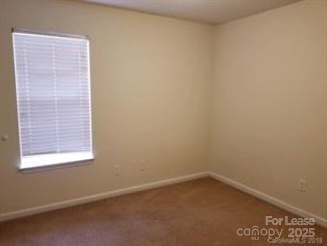 Building Photo - 437 Cedarcroft Dr