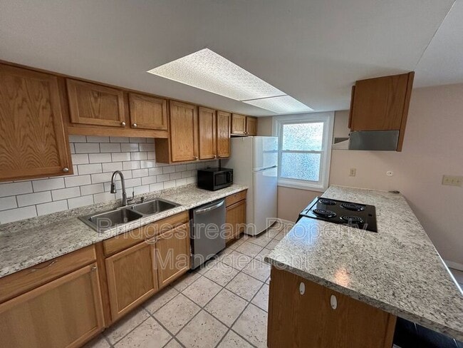 Building Photo - 1404 Crown Point Ct