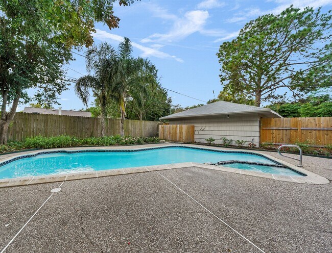 Building Photo - 4309 Stillbrooke Dr