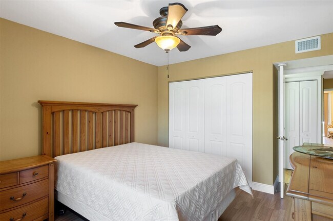 Building Photo - 822 NE 25th Ave