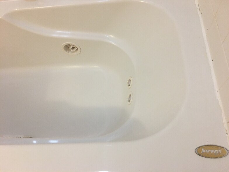 jacuzzi - 61 W 15th St