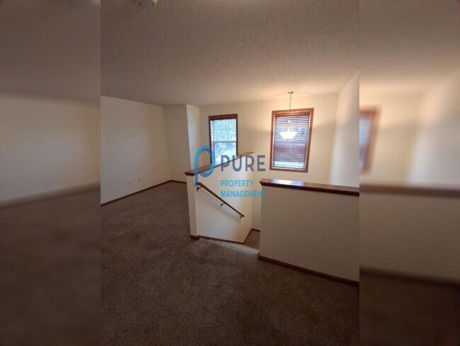 Building Photo - Woodbury 3 BR /2 BA Pet friendly Townhouse...