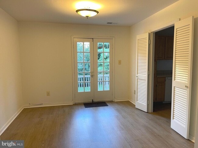 Building Photo - 6747 Kenwood Forest Ln