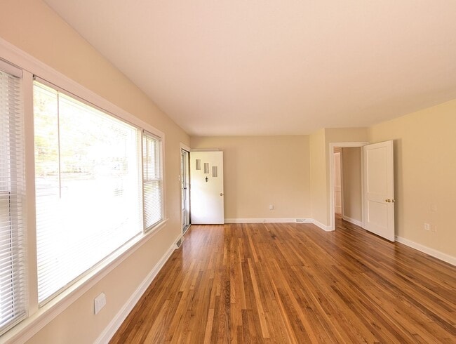 Building Photo - Fabulous Location - Black Mountain Rental