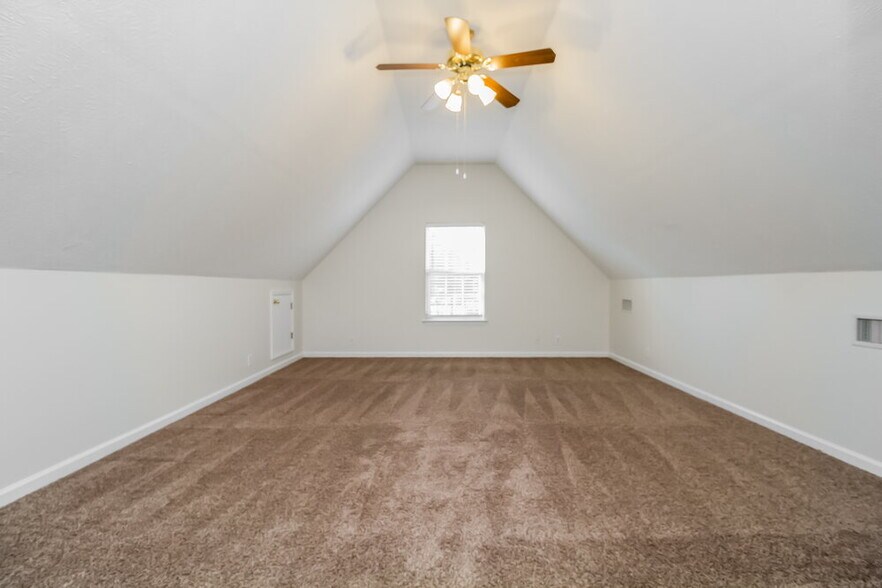 Building Photo - 3019 Overhill Ct