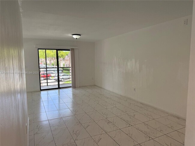 Building Photo - 20825 NE 8th Ct