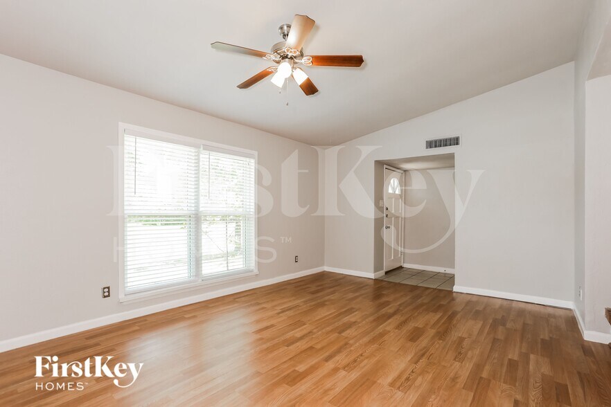 Building Photo - 9113 Linda Vista Dr